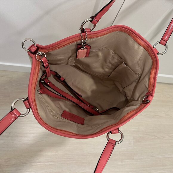 COACH SIGNATURE STRIPE POCKET TOTE - Picture 2 of 3